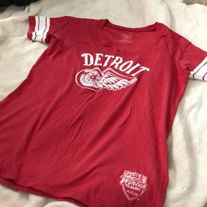 Detroit Red Wings tee shirt